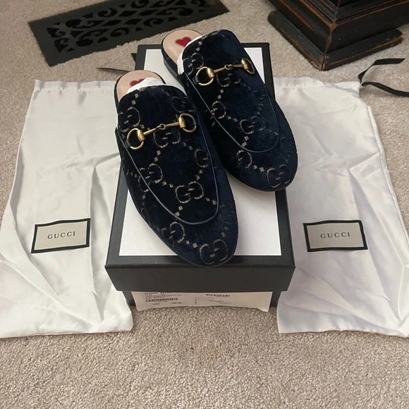 Gucci velvet loafers - Picture 1 of 5